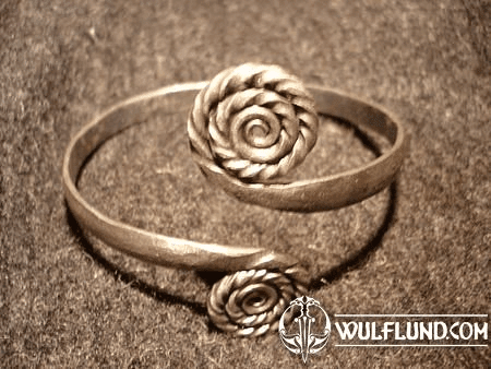 WELL DECORATED ARM RING