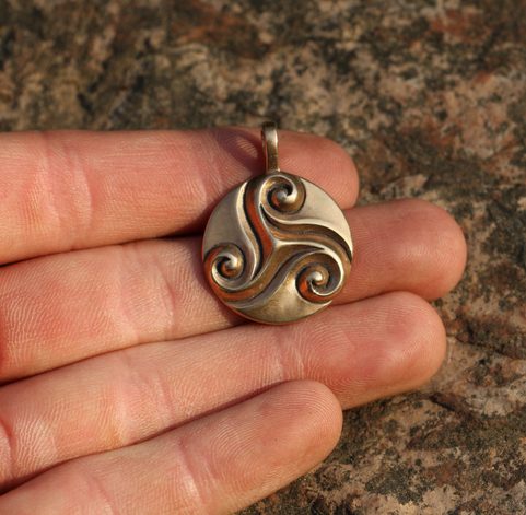 CELTIC TRISKELE, PENDANT, BRONZE