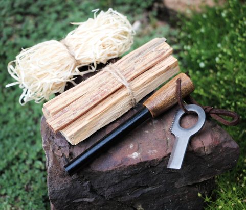SET FOR MAKING FIRE - FIRESTEEL WITH A HANDLE