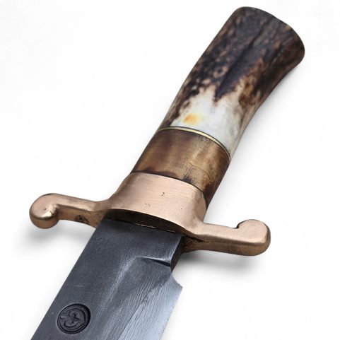 GESCHMIEDETES BOWIE-MESSER REBEL STEEL MIT SCHEIDE