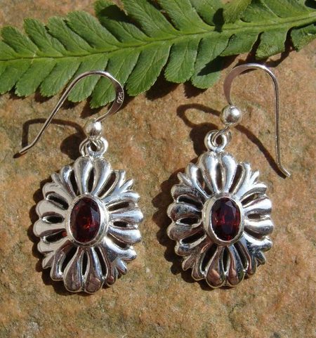 FLOWERS, SILVER EARRINGS WITH GARNETS, AG 925