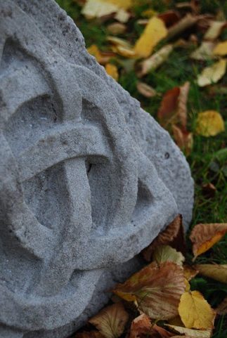 TRIQUETRA STONE RELIEF FROM SANDSTONE, MENHIR