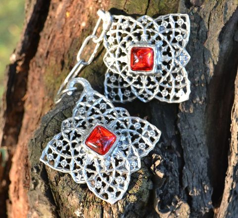 FLOWER OF LIFE, CLOAK BROOCH WITH GLASS