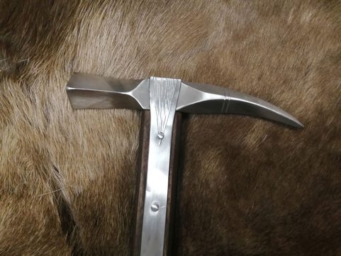 DAGR, MEDIEVAL WAR HAMMER