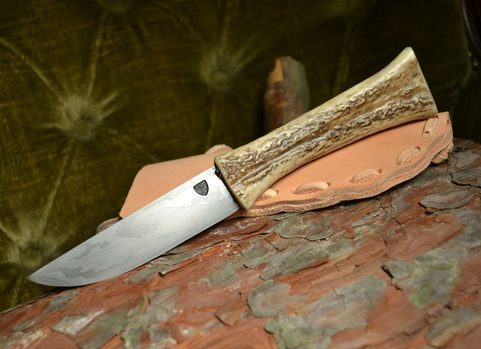 REINDEER KNIFE, SANDWICH DAMASCUS STEEL WITH SCABBARD