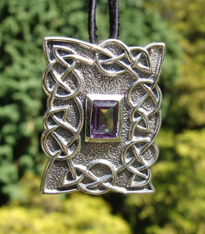 JEWEL OF GUINEVERE, SILVER PENDANT WITH AMETHYST, AG 925