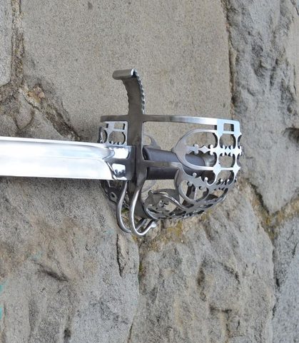 SCOTTISH BASKET HILT BROADSWORD, REPLICA OF AN ORIGINAL SWORD FOR PRACTICAL USAGE