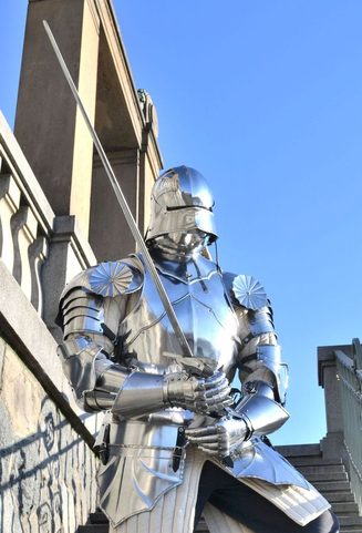 GOTHISCHE POLIERTE WAFFE, HALBPANZER