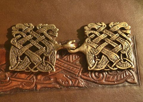 BOOK OD KELLS, CHOAK CHAIN BROOCH