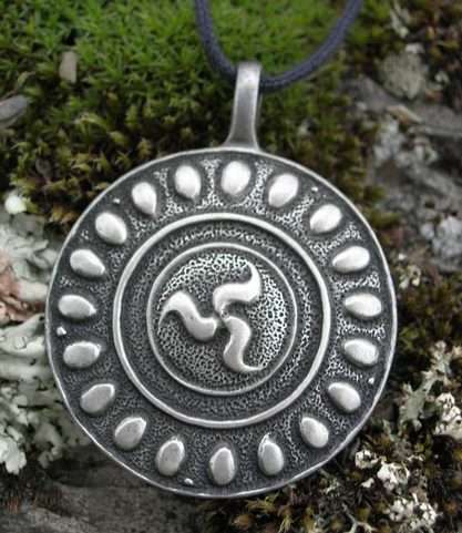 CELTIC TRISKELION PENDANT - 3 CM