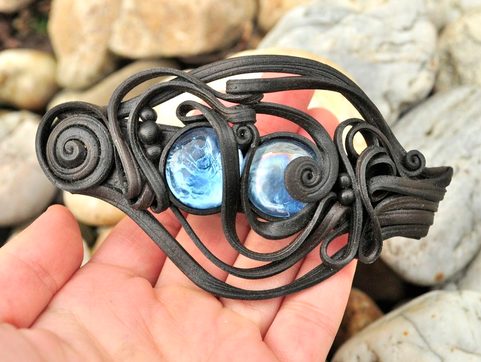BLUE EYED HAIR CLASP