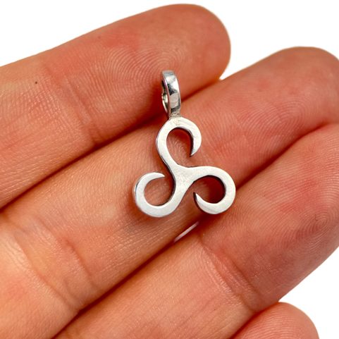 KLEINER TRISKEL, ANHÄNGER, SILBER 925