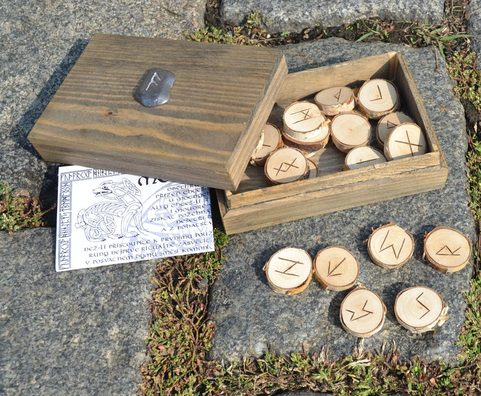 HAND MADE WOODEN RUNES WITH THE BOX