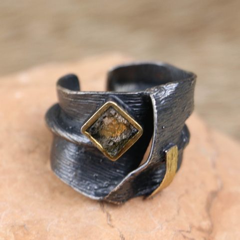 HAIFA BAGUE MOLDAVITE, ARGENT