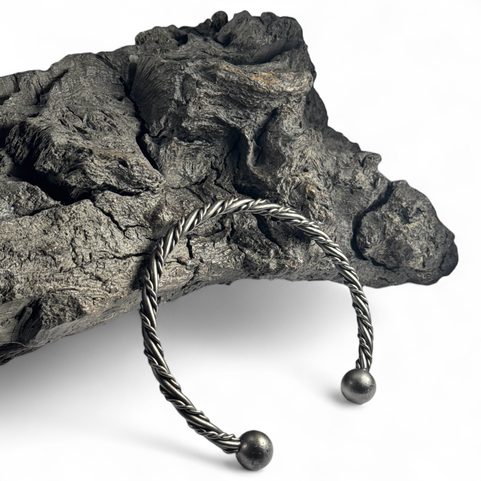 TORQUES, TWISTED NECKLACE