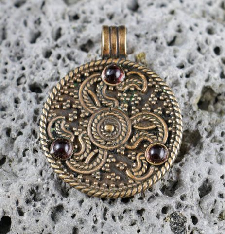 ANGLO-SAXON PENDANT, EAGLE HEADS, ENGLAND, BRONZE