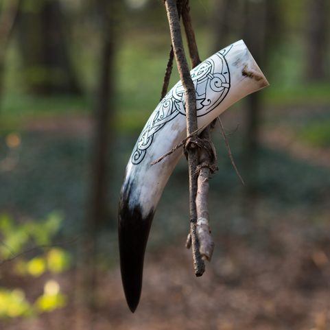 CELTIC WOLF, CARVED DRINKING HORN 0,4 L