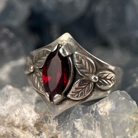 SHAMROCK, RING, GARNET, STERLING SILVER