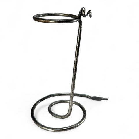 STAND FOR DRINKING HORN