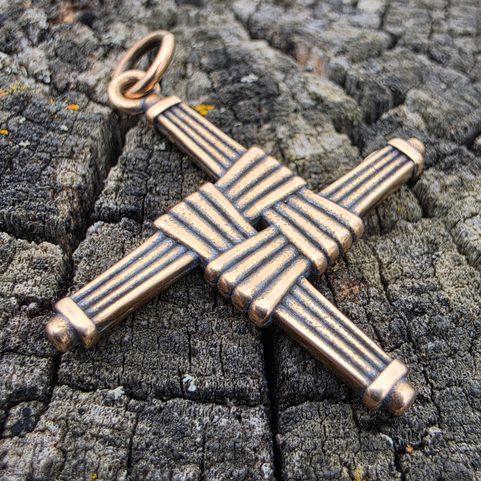 PENDENTIF CROIX DE BRIGITTE EN BRONZE
