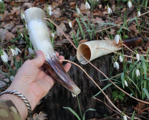 CHILDREN'S SIGNAL HORN, LENGTH APPROX. 30 CM