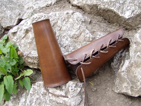 BRACATEURS DE BRAS EN CUIR - CUFFS DE BRAS