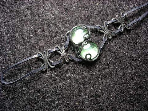 GREEN GLASS NECKLACE
