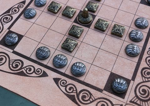 FIDCHELL, A CELTIC BOARD GAME VERSION CÚ CHULAINN WITH A LEATHER BOARD