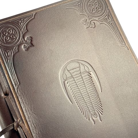 TRILOBITE, CARNET PALÉONTOLOGIQUE EN CUIR, NON LIGNÉ