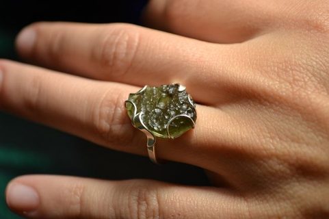 SILVER RING, RAW MOLDAVITE, AG 925