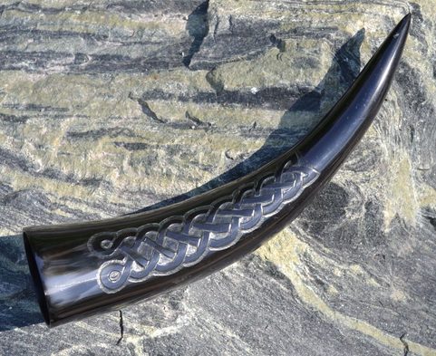 KELTISCHE KNOTEN, TRINKHORN