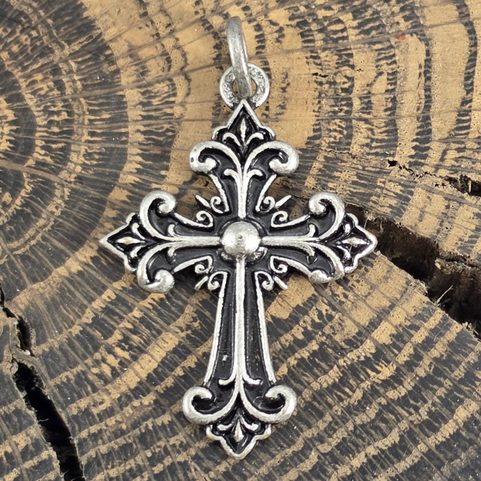 PENDENTIF EN FORME DE CROIX DES MOUSQUETAIRES, EN ZINC
