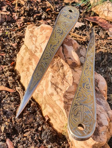 VENGEANCE GOLDEN EDITION ETCHED THROWING KNIFE WITH VEGVÍSIR - 1 PIECE