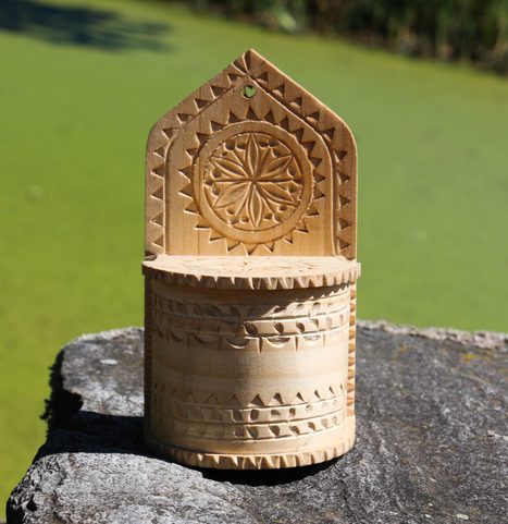 BOÎTE À SEL, SCULPTÉE À LA MAIN