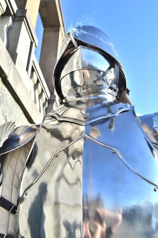 GOTHISCHE POLIERTE WAFFE, HALBPANZER