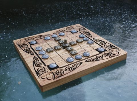 FIDCHELL KELTISCHE BRETTSPIELVERSION VON BRIAN BORU MIT EICHENBRETT