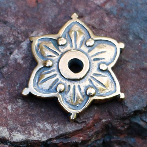 ROSSETTE FLOWER BELT MOUNT - MEDIEVAL BRONZE