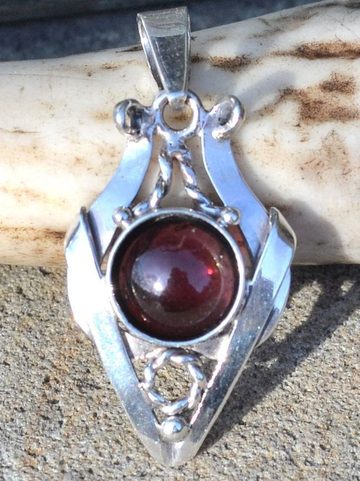 AMALIE, ART NOUVEAU JEWELLERY, SILVER PENDANT WITH GARNET, AG 925