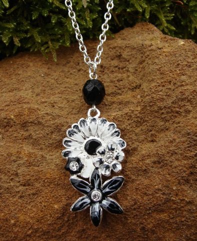 B AND W FLOWER NECKLACE