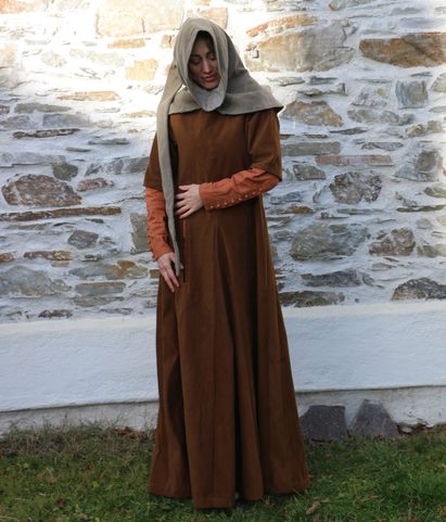 VÊTEMENTS MÉDIÉVAUX POUR FEMMES - BOURGEOISE - BOURGEOISE, 2E MOITIÉ DU 14E SIÈCLE