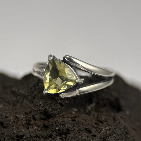 PRSTEN CITRÍN, TRILIANTOVÝ BRUS, STŘÍBRO 925