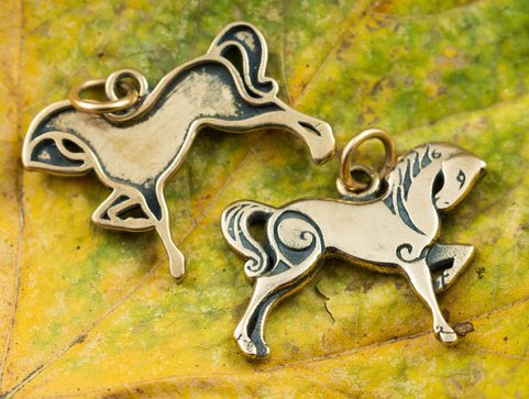 CHEVAL CELTIQUE, PENDENTIF, BRONZE