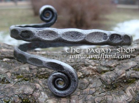 VIPERA, HAND FORGED ARMRING