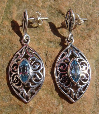 THE VOICE OF NATURE, SILVER EARRINGS, BLUE TOPAZ, AG 925
