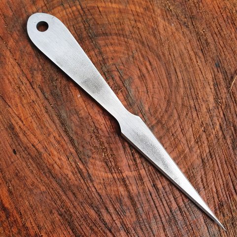 SPEAR THROWING KNIFE