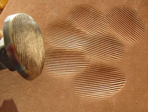 MATOIR À OMBRAGE, EN POIRE, POUR CUIR.