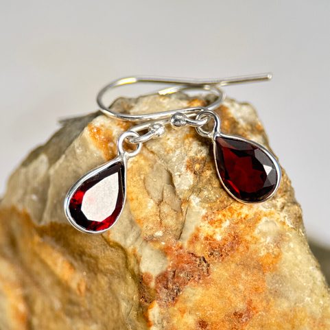 RUTH, SILVER EARRINGS, GARNET, AG 925/1000