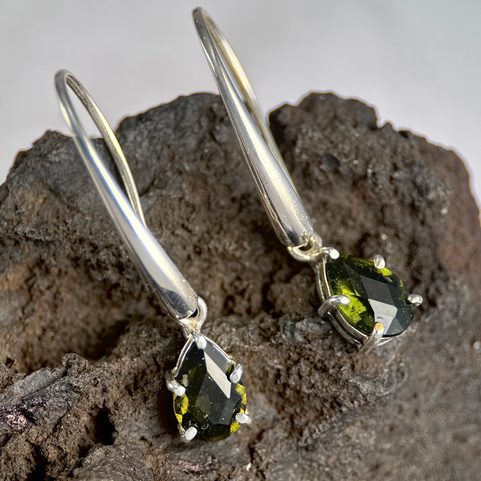 SINOPE, EARRINGS, FACETED MOLDAVITE JEWELRY, SILVER