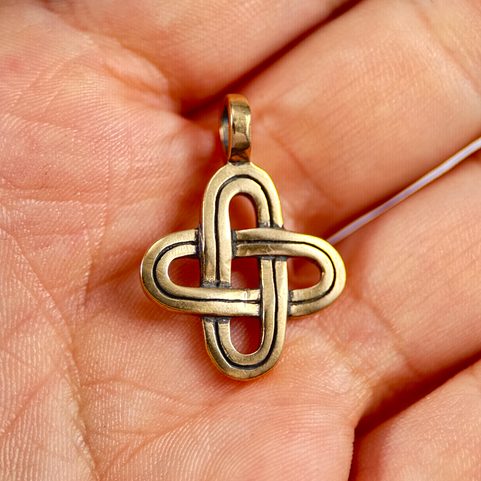 SIMPLE KNOT, BRONZE PENDANT