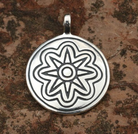 BRONZE AGE SUN III, PENDENTIF EN ARGENT